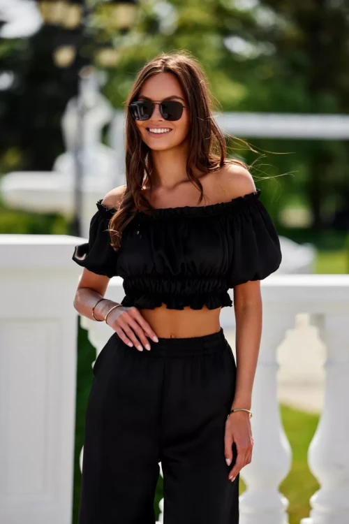 marbella-satynowa-bluzka-hiszpanka-w-kolorze-czarnym.webp